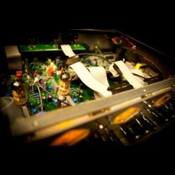 Universal_Audio_4-710D_-_Mic_Preamp_with_Dynamics_3_-_Inside_Guts