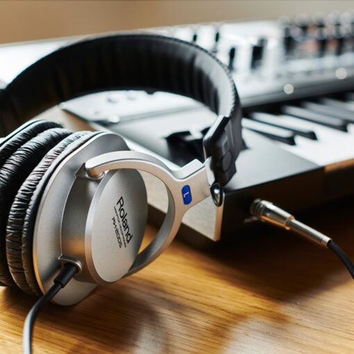 Roland_RH-200S_-_Stereo_Monitor_Headphones_-_Silver_w_Straight_Cable_2