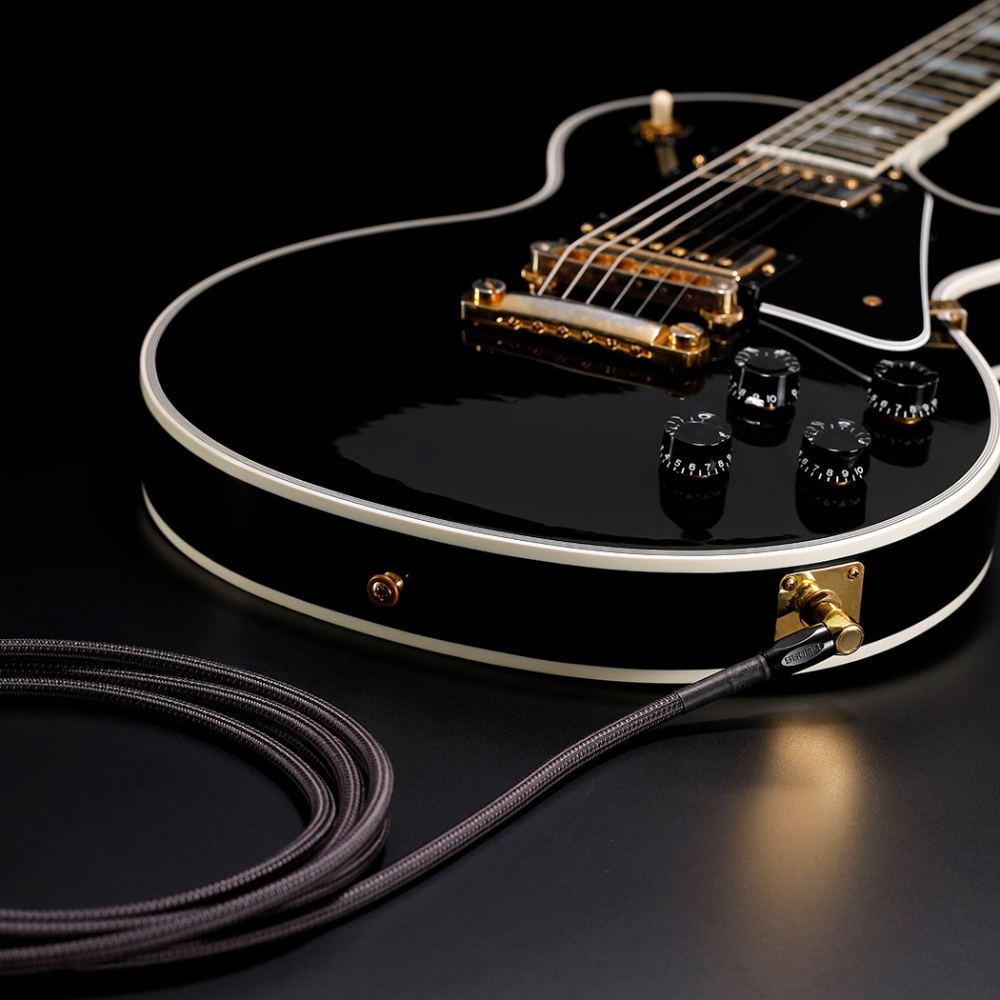 BOSS_BIC-P10A_-_Premium_1_4-inch_TS_Male_Straight_to_1_4-inch_TS_Male_Right-Angle_High-Fidelity_Instrument_Cable_10ft_-_3m_-_7