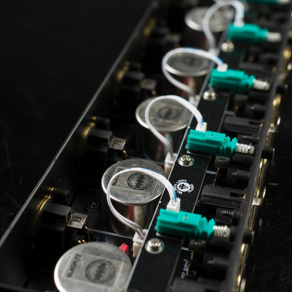 Black_Lion_Audio_PBR_XSplit8_-_8-Channel_Passive_XLR_Mic_Splitter_7_-_Internal_Guts