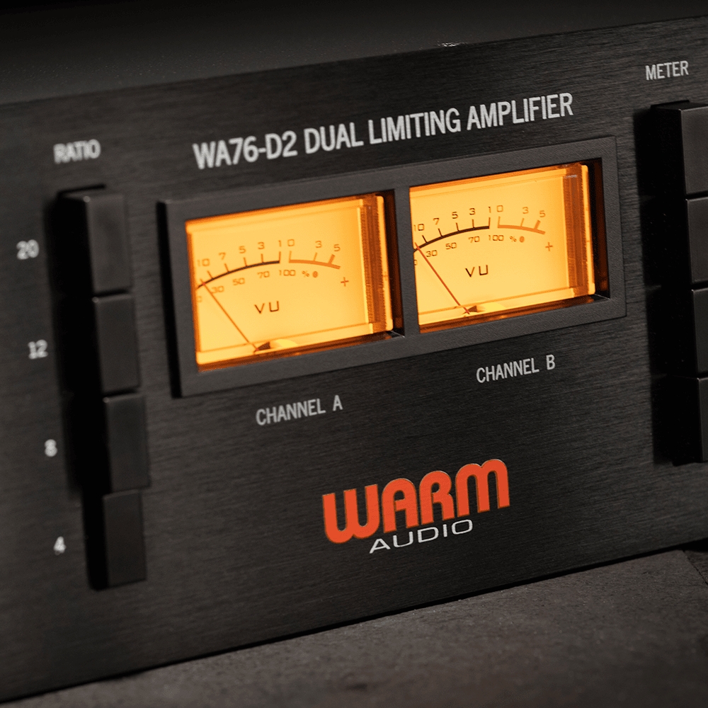 Warm_Audio_WA76-D2_-_Dual-Channel_Clean_Gain_Discreet_FET_Compressor_-_5_Lifestyle_2_Dual_Amp