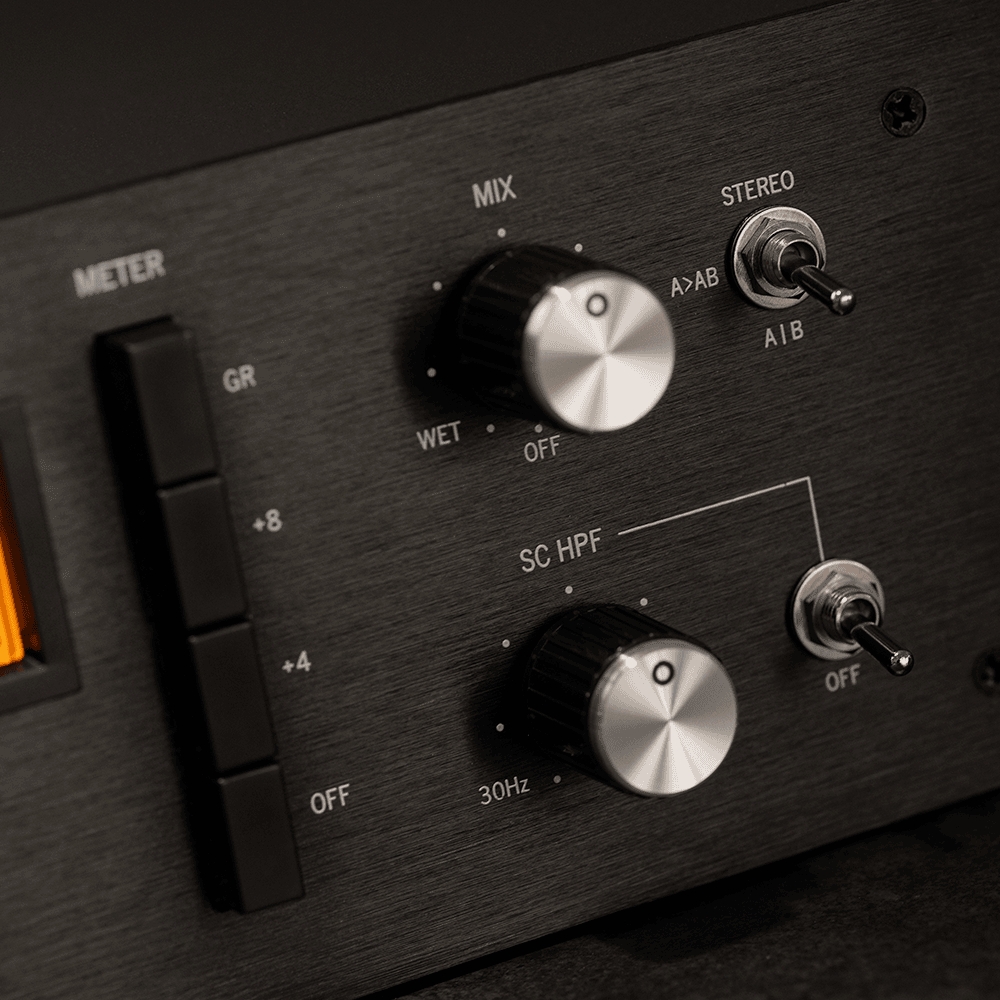 Warm_Audio_WA76-D2_-_Dual-Channel_Clean_Gain_Discreet_FET_Compressor_-_7_Lifestyle_4_Buttons_Knobs_and_Switches