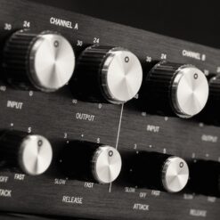 Warm_Audio_WA76-D2_-_Dual-Channel_Clean_Gain_Discreet_FET_Compressor_-_8_Lifestyle_5_Channel_A_and_B_Input_and_Outpu_Knobs
