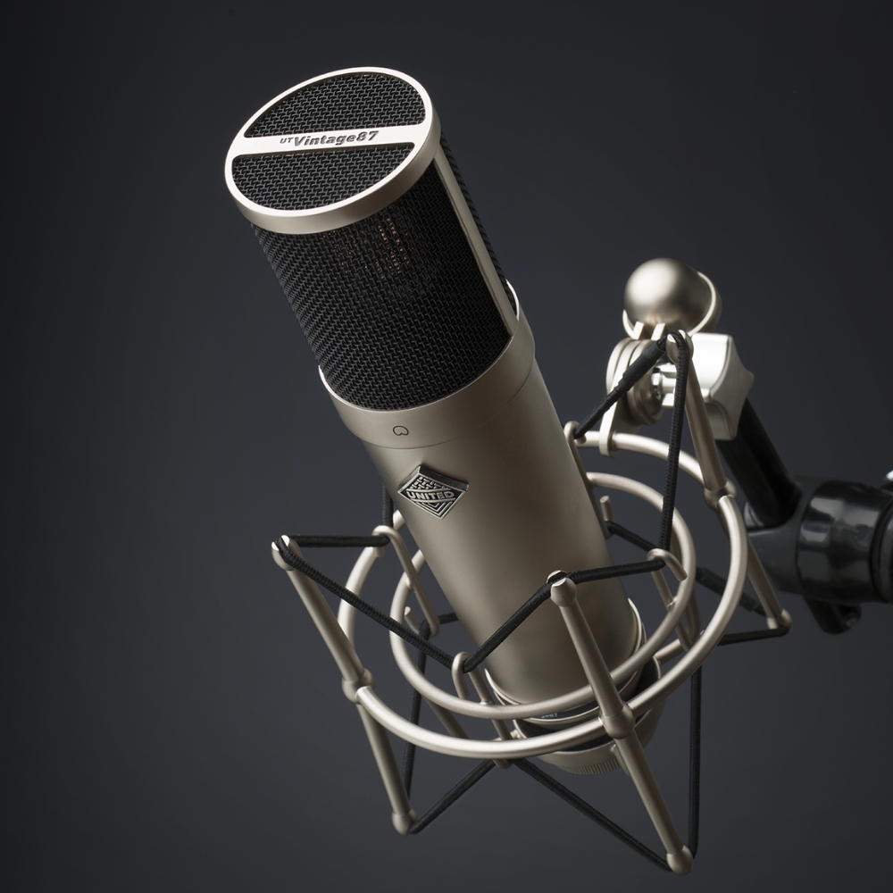 Universal_Audio_SOLO-610_and_United_Studio_Technologies_UT_Vintage87_-_Limited_Edition_Vintage_Recording_Bundle_15_UT_Vintage87_Mic_and_Shockmount_Lifestyle