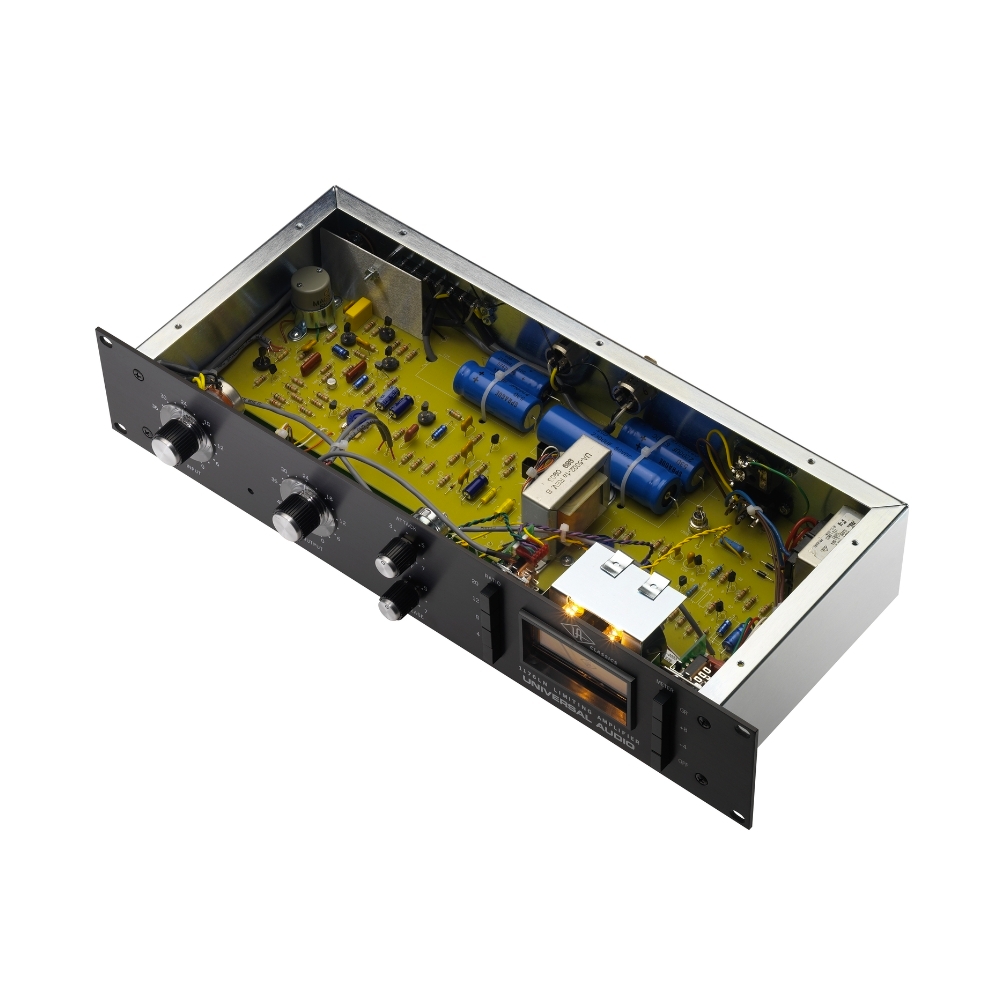 Universal_Audio_1176LN_Classic_Limiting_Amplifiers_Pair_plus_1176-SA_Stereo_Adapter_Bundle_4_-_1176LN_Classic_Limiting_Amplifiers_3_Inside_Guts