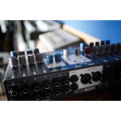 Heritage_Audio_MIX_BUDDY_-_Dedicated_JFET_Instrument_Mixer_with_Built-In_Mic_Preamp_Channel_-_9_Lifestyle_4