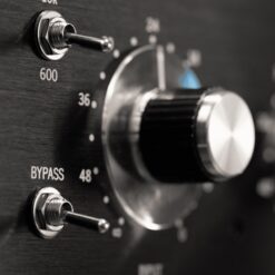 Warm_Audio_WA76-D_-_Single-Channel_Clean_Gain_Discrete_FET_Compressor_-_8_Lifestyle_5_Switches_and_Main_Knob_Close-Up